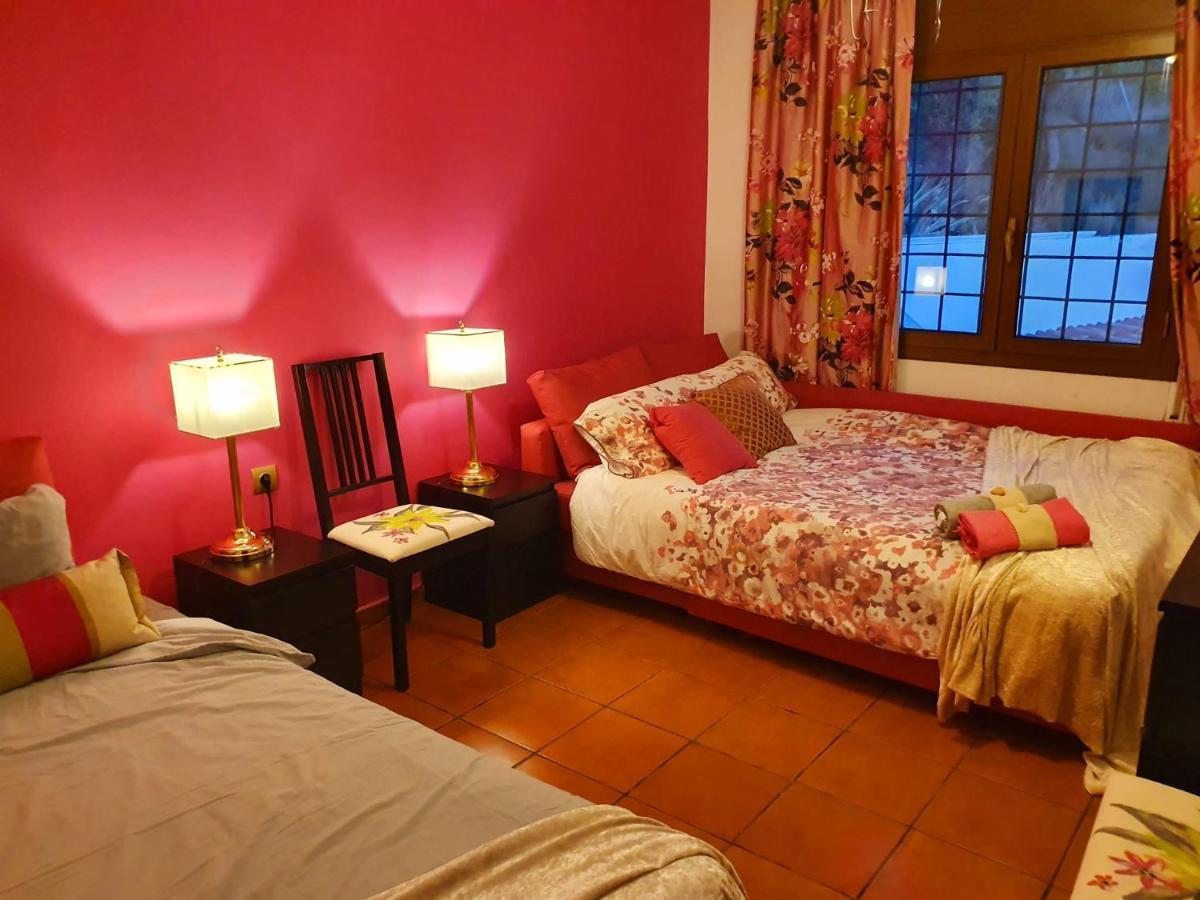 סיטגס Ashram Villa Sunshine מראה חיצוני תמונה