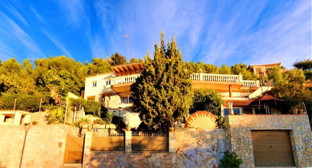 סיטגס Ashram Villa Sunshine מראה חיצוני תמונה