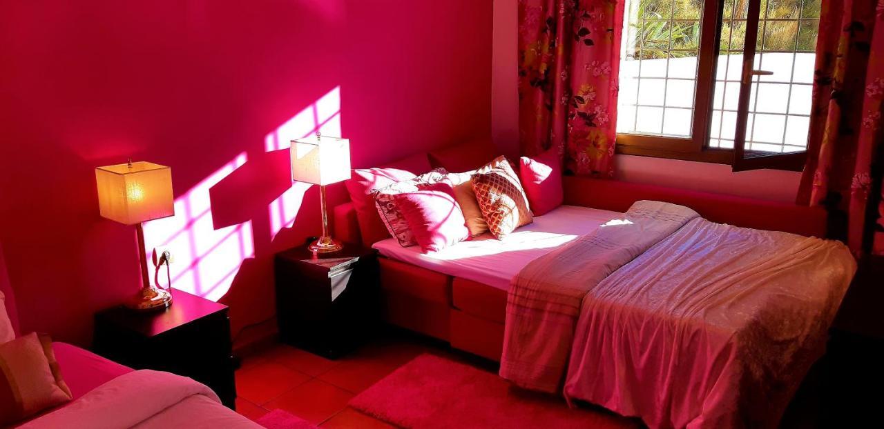 סיטגס Ashram Villa Sunshine מראה חיצוני תמונה