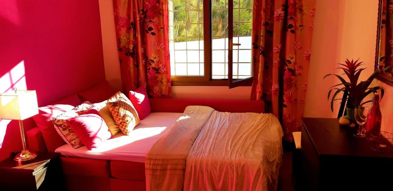 סיטגס Ashram Villa Sunshine מראה חיצוני תמונה