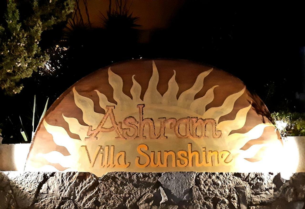 סיטגס Ashram Villa Sunshine מראה חיצוני תמונה