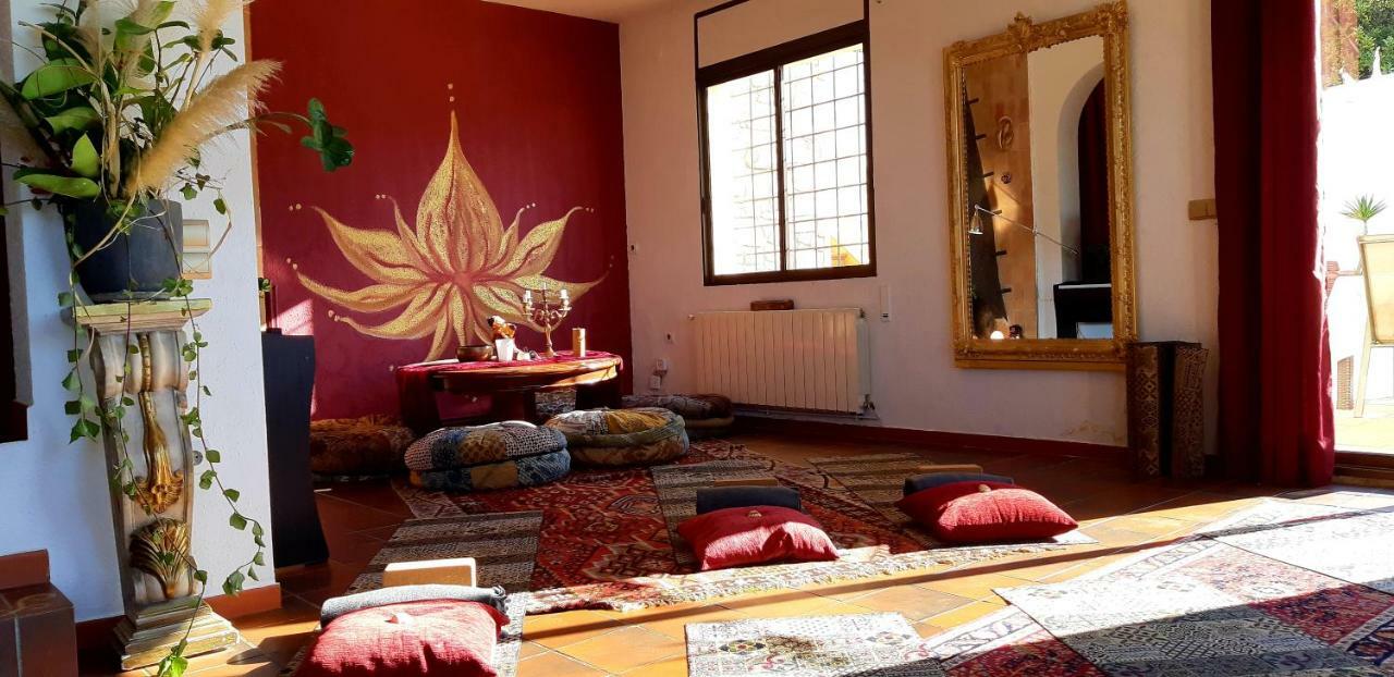 סיטגס Ashram Villa Sunshine מראה חיצוני תמונה