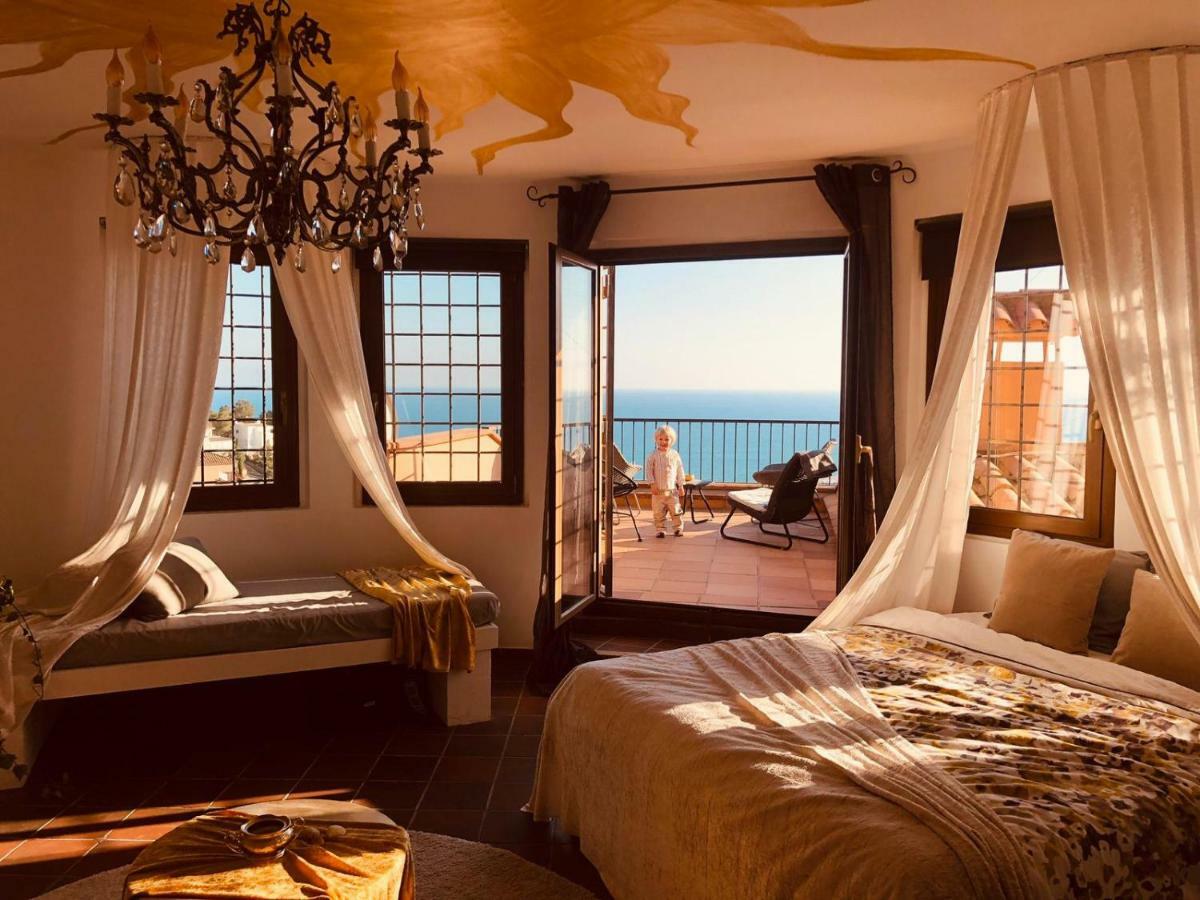 סיטגס Ashram Villa Sunshine מראה חיצוני תמונה