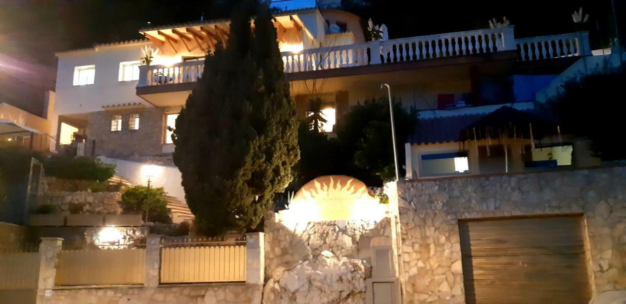 סיטגס Ashram Villa Sunshine מראה חיצוני תמונה